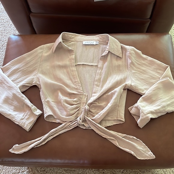 Petal & Pup Beige Tie Crop Top- Size 6/Small - Picture 8 of 10
